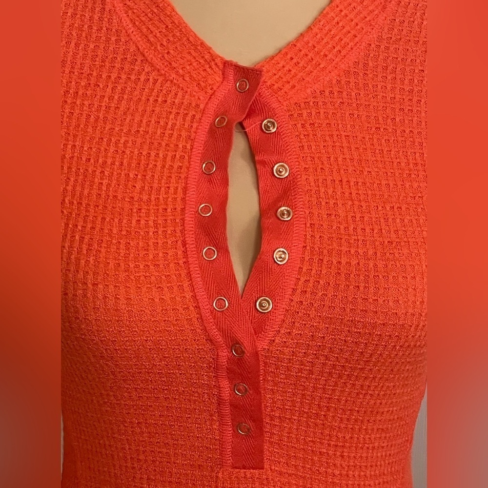 Free People One of The Girls Thermal Henley Top Sz Small Red Orange Coral - Picture 7 of 9